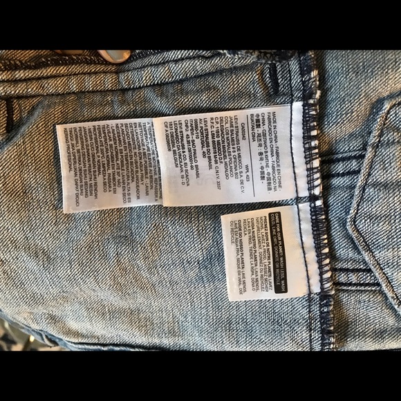Levi’s Jean Jacket Cropped Size Medium - Picture 6 of 7